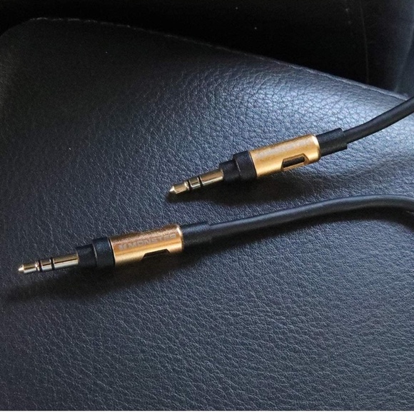 Monster 4" 3.5mm Audio Cable - Picture 4 of 4